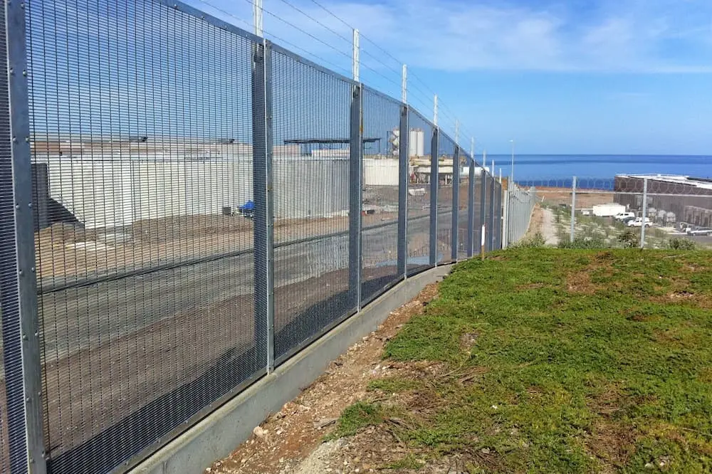 شبوك حديد صناعية عالية الأمان الدمام